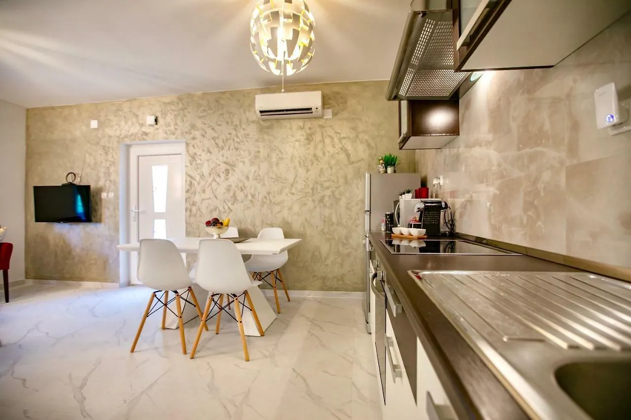 Ena Apartment Split