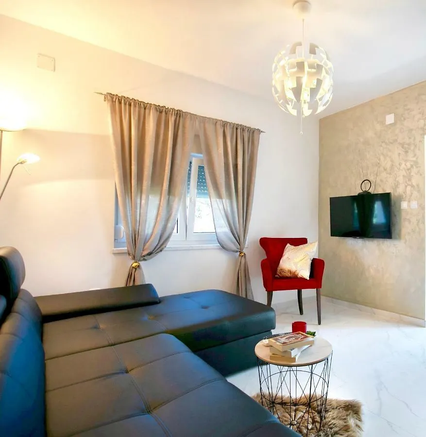 Ena Apartment Split